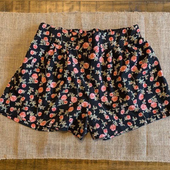 Rose Patterned Flowy Shorts - Picture 1 of 2